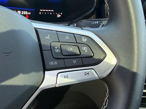 Certified 2023 Volkswagen Taos SE w/ Panoramic Sunroof Package AWD/4WD image 17