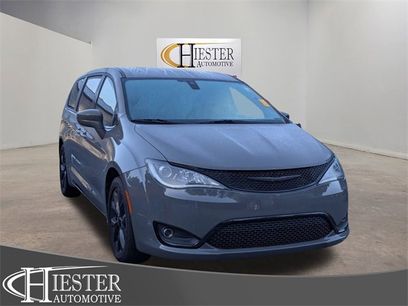 Used 2020 Chrysler Pacifica Touring w/ S Appearance Package