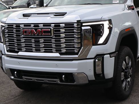 New 2026 GMC Sierra 2500 Denali w/ Denali Reserve Package AWD/4WD image 4