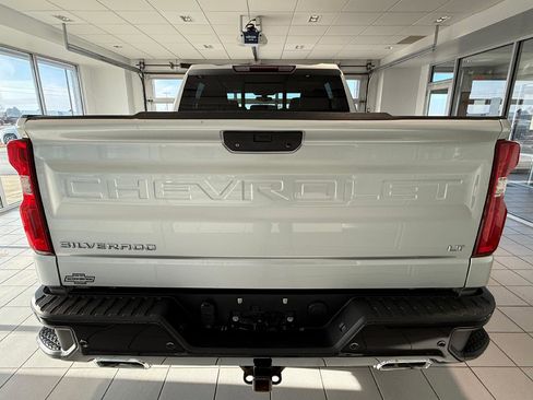 Certified 2022 Chevrolet Silverado 1500 LT Trail Boss w/ LT Trail Boss Premium Package AWD/4WD image 6