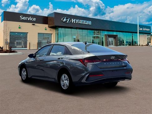 New 2026 Hyundai Elantra SE image 5