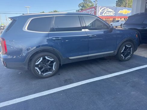 Used 2023 Kia Telluride S FWD image 1