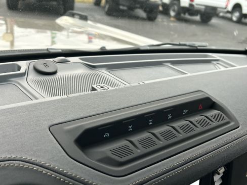 New 2025 Ford Bronco Badlands image 55