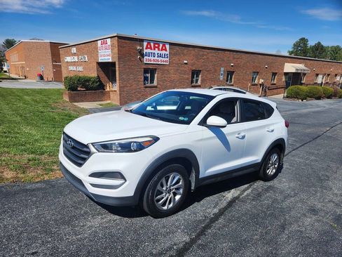 Used 2016 Hyundai Tucson SE FWD image 1