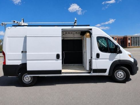 Used 2024 RAM ProMaster 2500 w/ Convenience Group FWD image 3