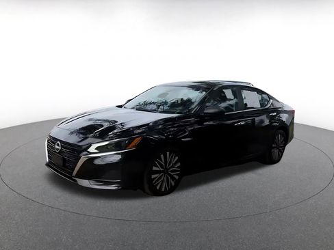 Used 2025 Nissan Altima 2.5 SV FWD image 8