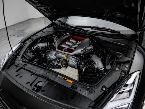 Used 2013 Nissan GT-R Premium image 84
