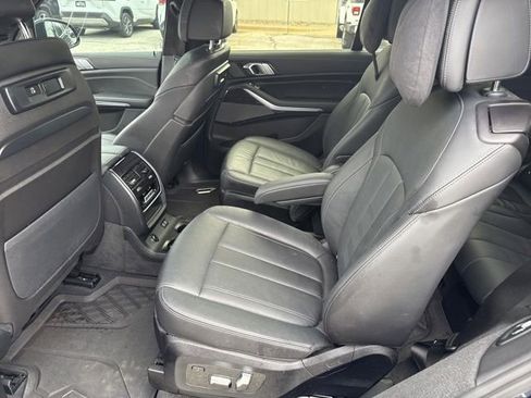 Used 2022 BMW X7 xDrive40i w/ M Sport Package AWD/4WD image 16