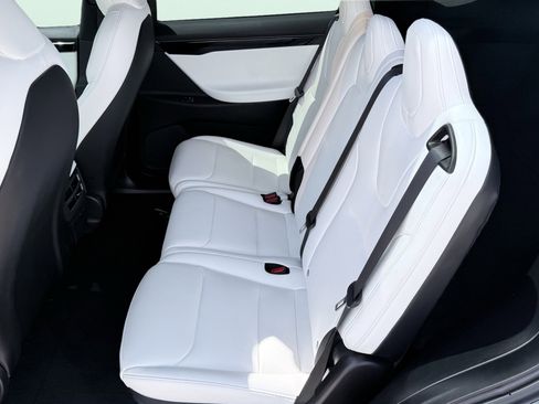 Used 2020 Tesla Model X Long Range AWD/4WD image 2
