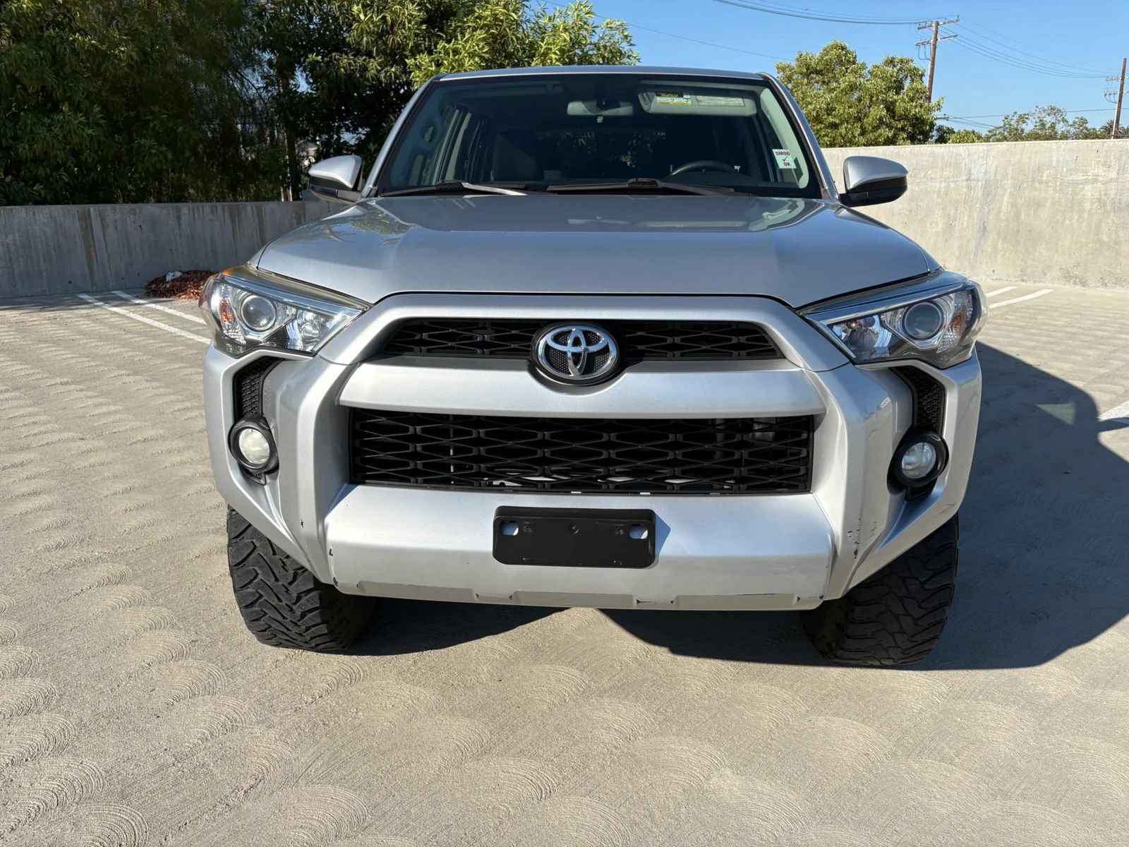 Used 2018 Toyota 4Runner SR5 AWD/4WD image 2