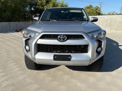 Used 2018 Toyota 4Runner SR5 AWD/4WD image 2