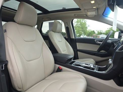 Used 2022 Ford Edge Titanium AWD/4WD image 14