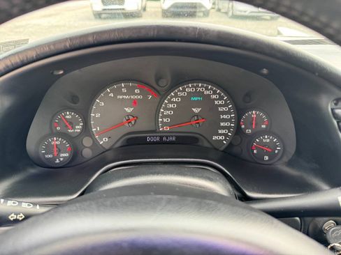 Used 2000 Chevrolet Corvette Coupe w/ Roof Pkg RWD image 22