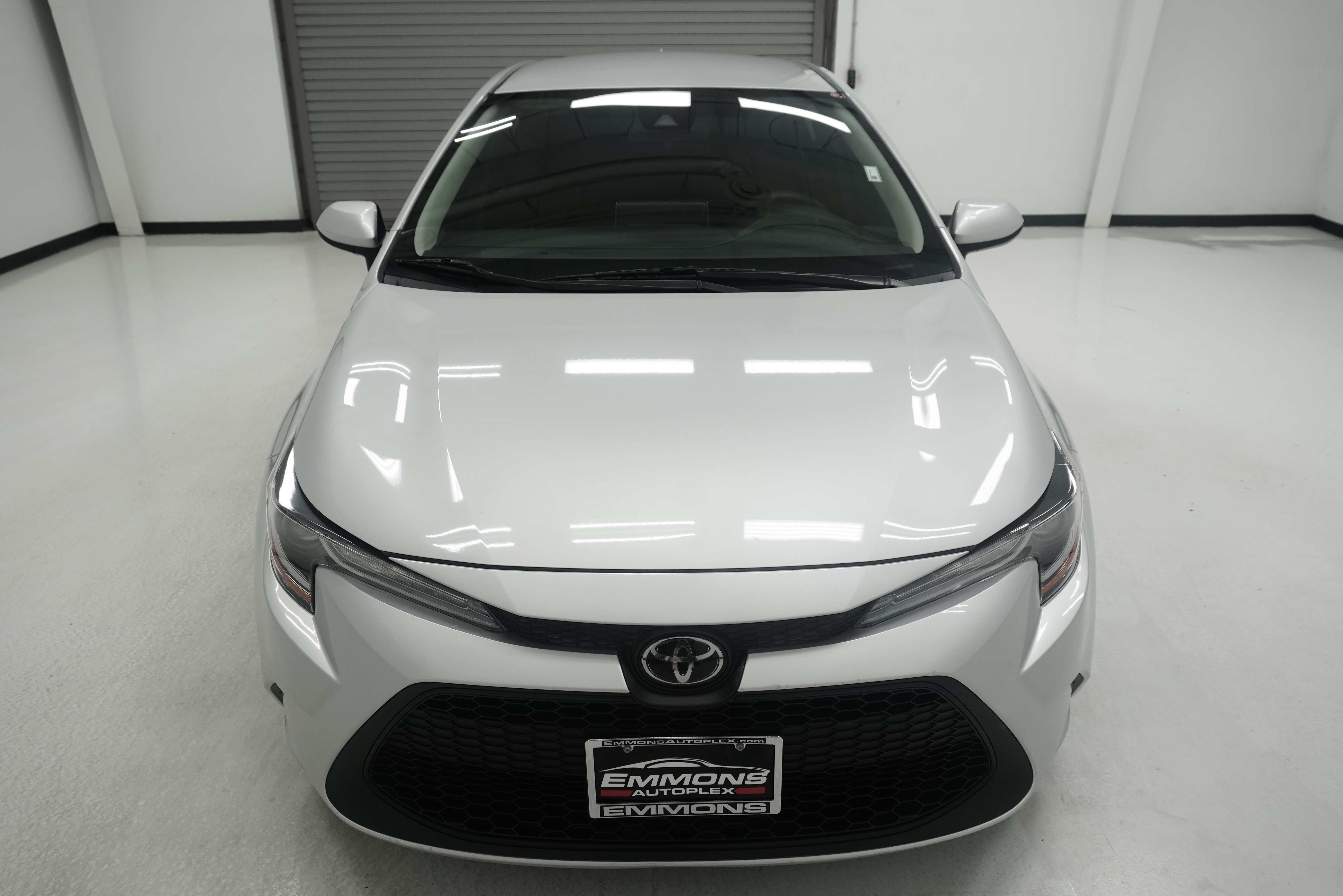 Used 2020 Toyota Corolla LE FWD image 2