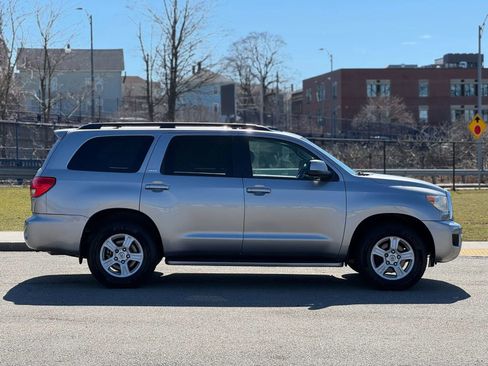Used 2010 Toyota Sequoia SR5 AWD/4WD image 5