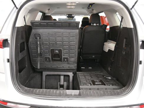 Used 2022 Kia Carnival LX image 23