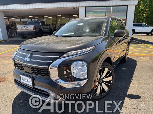 New 2025 Mitsubishi Outlander SE image 1