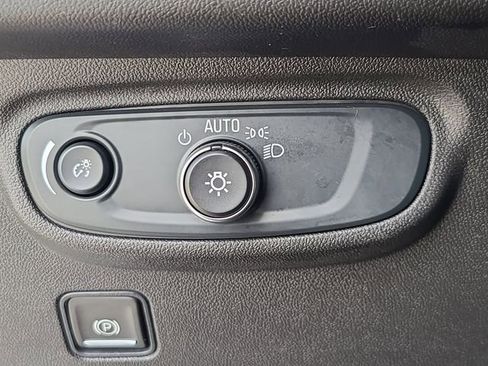 Used 2024 GMC Terrain SLE FWD image 18