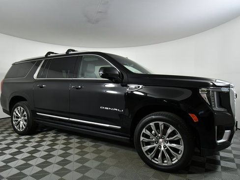 Used 2021 GMC Yukon XL Denali image 9