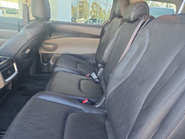 Used 2026 Kia Carnival LXS FWD image 21