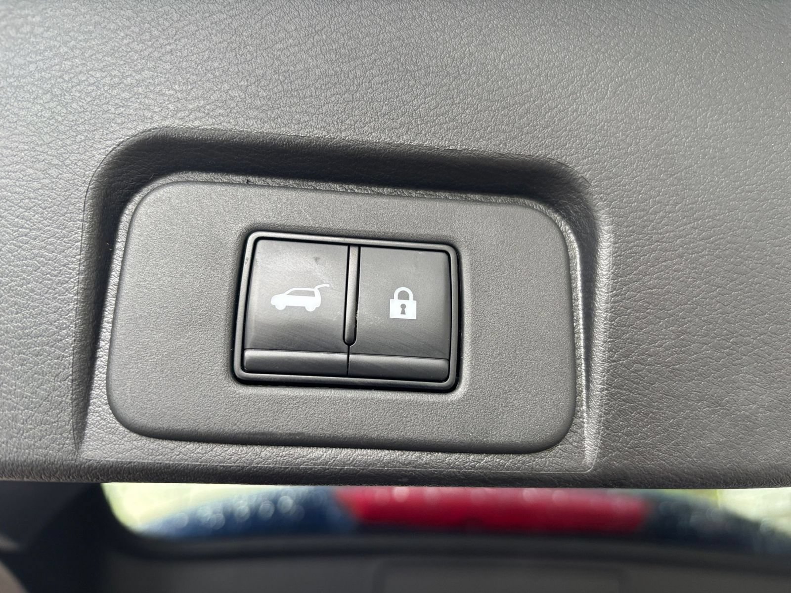 Used 2025 Nissan Rogue SV AWD/4WD image 19