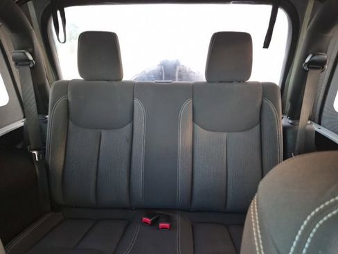 Used 2016 Jeep Wrangler Sahara w/ Connectivity Group image 37