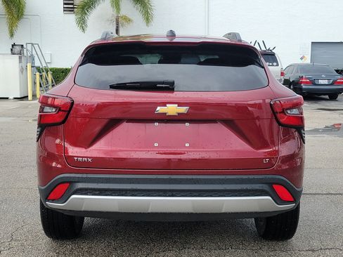 Used 2025 Chevrolet Trax LT FWD image 4