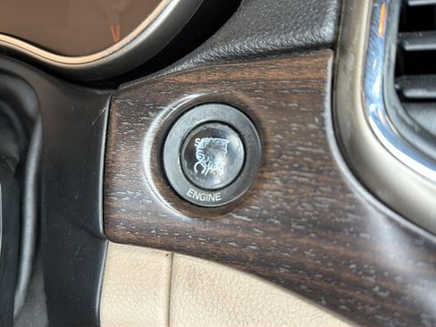 Used 2014 Jeep Grand Cherokee Laredo w/ Security & Convenience Group image 24