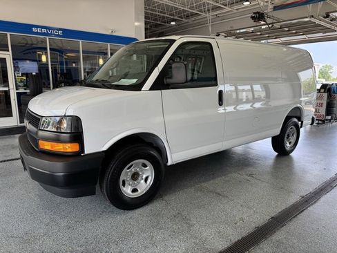 Used 2025 Chevrolet Express 2500 w/ Driver Convenience Package image 4