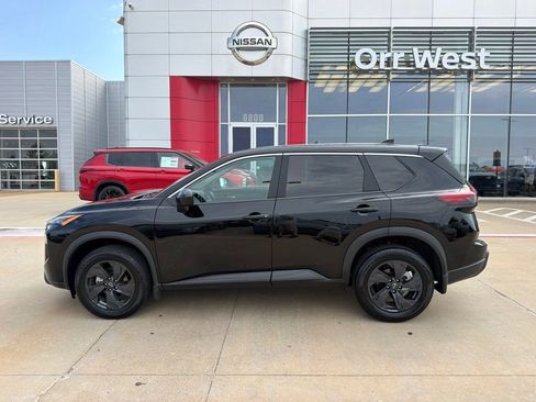 Used 2026 Nissan Rogue SV FWD image 2