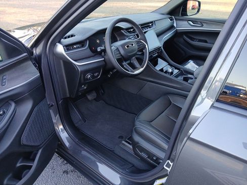 New 2025 Jeep Grand Cherokee L Limited image 8
