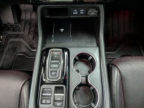 Used 2025 Honda Pilot Black Edition image 32