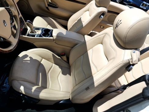 Used 2015 Maserati GranTurismo Convertible image 14