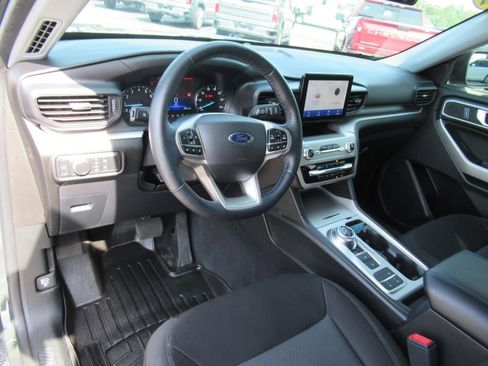 Used 2022 Ford Explorer XLT w/ Class IV Trailer Tow Package image 16