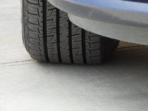 Used 2014 Chrysler Town & Country Touring-L image 21