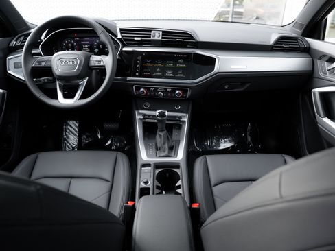 New 2025 Audi Q3 2.0T Premium image 8