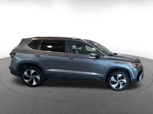 Used 2026 Volkswagen Taos SE AWD/4WD image 11