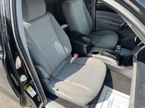 Used 2014 Toyota Tacoma 4x4 Access Cab w/ SR5 Package image 29