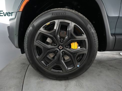 Used 2025 Rivian R1T Premium AWD/4WD image 19