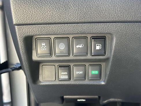 Used 2020 Nissan Rogue SV AWD/4WD image 19