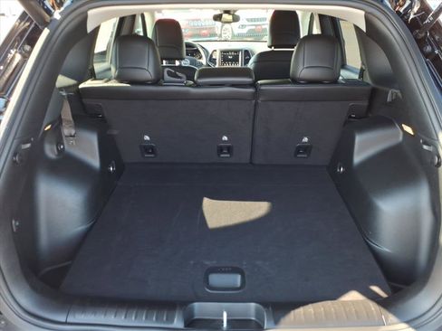 Used 2022 Jeep Cherokee Trailhawk w/ Comfort/Convenience Group image 20