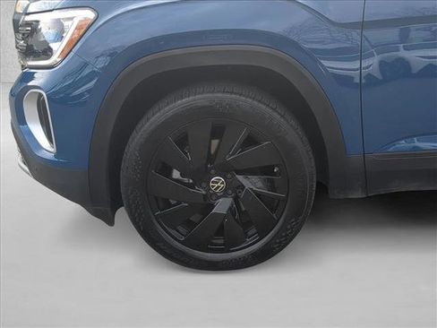 Used 2025 Volkswagen Atlas SE image 24