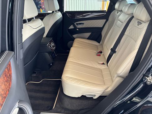 Used 2018 Bentley Bentayga Mulliner image 25