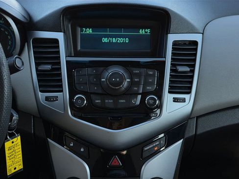 Used 2014 Chevrolet Cruze LS image 13