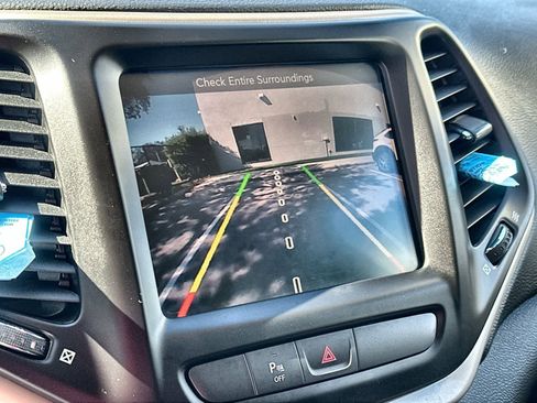 Used 2016 Jeep Cherokee 75th Anniversary image 23