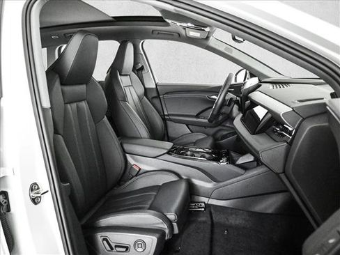 Certified 2025 Audi Q6 e-tron Premium Plus w/ Premium Plus AWD/4WD image 22