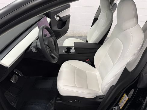 Used 2022 Tesla Model Y Long Range AWD/4WD image 12