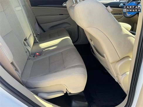 Used 2017 Jeep Grand Cherokee Laredo image 14