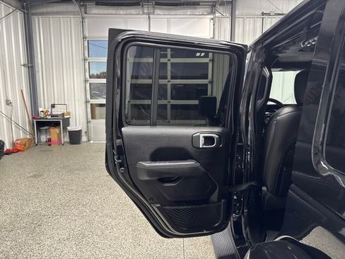 Used 2022 Jeep Wrangler Unlimited Sahara AWD/4WD image 16