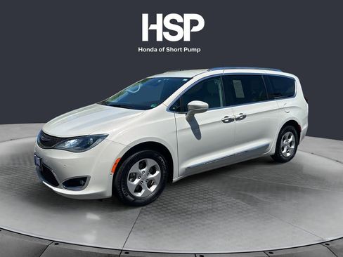 Used 2017 Chrysler Pacifica Touring-L Plus FWD image 1